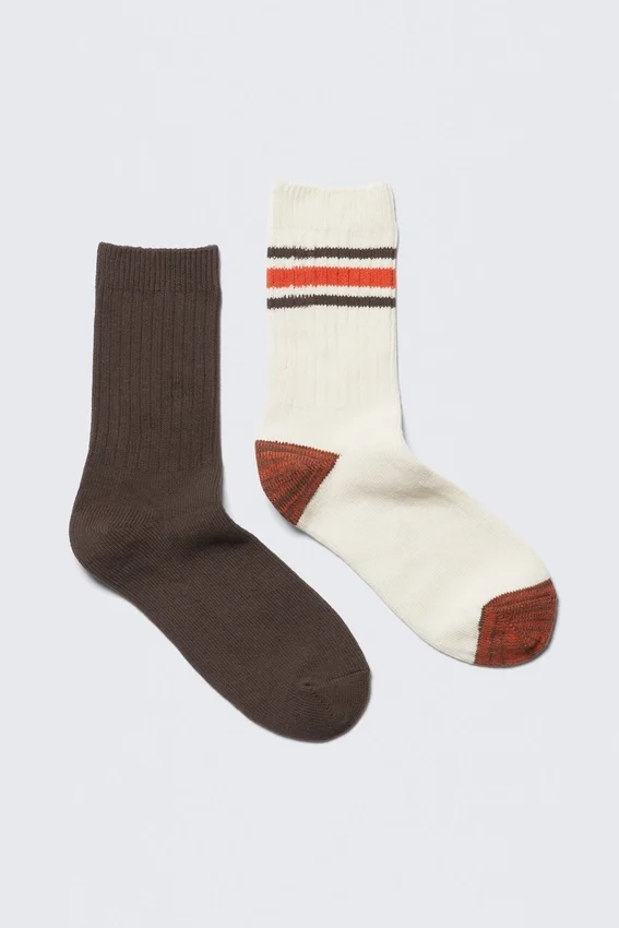 2er-Pack gerippte Crew-Socken – einfarbig braun & cremefarben mit Print 2er-Pack gerippte Crew-Socken – einfarbig braun & cremefarben mit Print