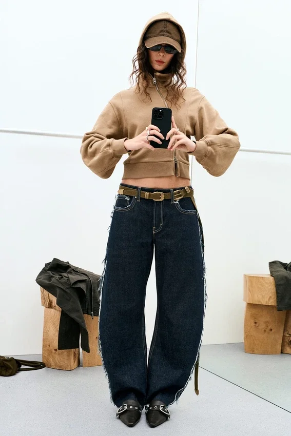 Abell Mid Rise Regular Barrel Jeans – Blue Rinse – Dunkelblau Abell Mid Rise Regular Barrel Jeans – Blue Rinse – Dunkelblau