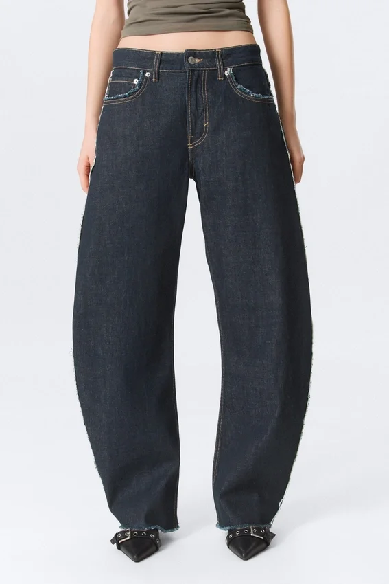 Abell Mid Rise Regular Barrel Jeans – Blue Rinse – Dunkelblau Abell Mid Rise Regular Barrel Jeans – Blue Rinse – Dunkelblau
