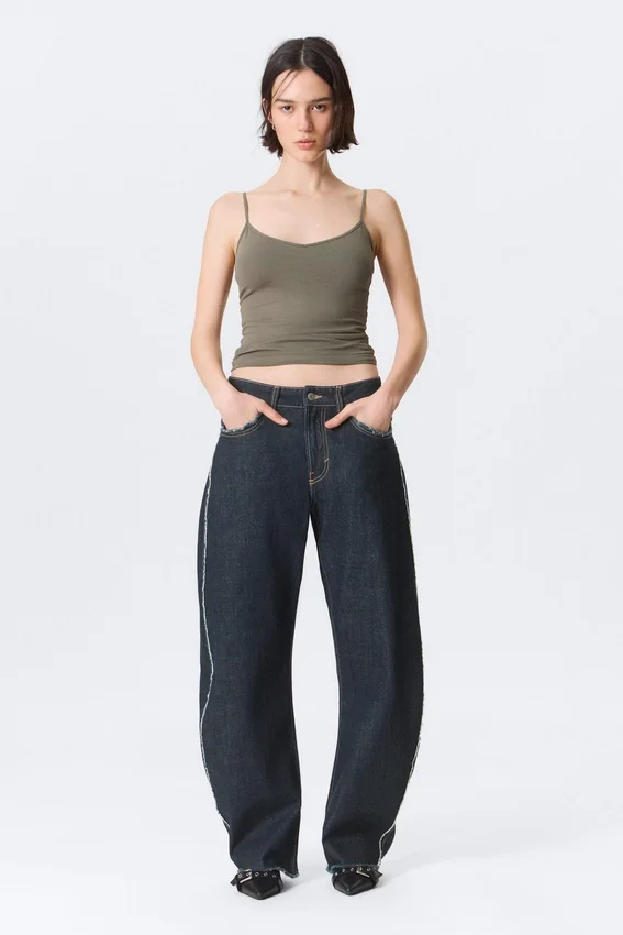 Abell Mid Rise Regular Barrel Jeans – Blue Rinse – Dunkelblau Abell Mid Rise Regular Barrel Jeans – Blue Rinse – Dunkelblau