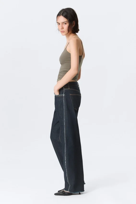Abell Mid Rise Regular Barrel Jeans – Blue Rinse – Dunkelblau Abell Mid Rise Regular Barrel Jeans – Blue Rinse – Dunkelblau