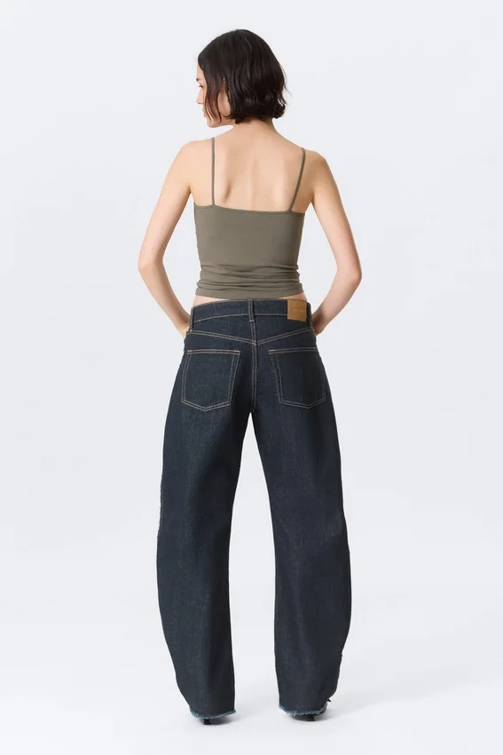Abell Mid Rise Regular Barrel Jeans – Blue Rinse – Dunkelblau Abell Mid Rise Regular Barrel Jeans – Blue Rinse – Dunkelblau