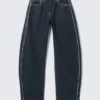 Abell Mid Rise Regular Barrel Jeans – Blue Rinse – Dunkelblau Abell Mid Rise Regular Barrel Jeans – Blue Rinse – Dunkelblau