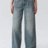 Ample Low-Rise-Jeans mit lockerer Passform und weitem Bein – Gloria Blue – Mittelblau Ample Low-Rise-Jeans mit lockerer Passform und weitem Bein – Gloria Blue – Mittelblau