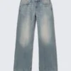 Ample Low-Rise-Jeans mit lockerer Passform und weitem Bein – Gloria Blue – Mittelblau Ample Low-Rise-Jeans mit lockerer Passform und weitem Bein – Gloria Blue – Mittelblau