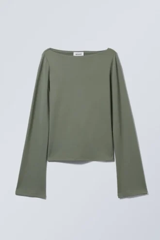 Annie Langarmshirt mit U-Boot-Ausschnitt – Staubiges Khaki-Grün Annie Langarmshirt mit U-Boot-Ausschnitt – Staubiges Khaki-Grün