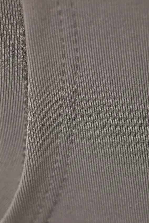 Annie Ärmelloses Oberteil mit U-Boot-Ausschnitt – Dusty Grey Annie Ärmelloses Oberteil mit U-Boot-Ausschnitt – Dusty Grey