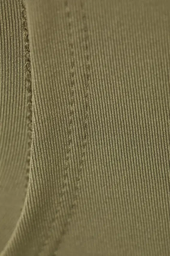 Annie Ärmelloses Oberteil mit U-Boot-Ausschnitt – Dusty Grey Annie Ärmelloses Oberteil mit U-Boot-Ausschnitt – Dusty Grey