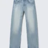 Anti Unisex-Jeans mit niedriger Taille, geradem Schnitt und normaler Passform – Blue Moon – Hellblau | Cheap Monday GB Anti Unisex-Jeans mit niedriger Taille, geradem Schnitt und normaler Passform – Blue Moon – Hellblau | Cheap Monday GB