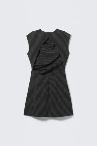 Anzugkleid mit offenem Rücken – schwarz gestreift