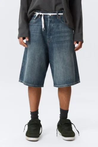 Astro Mid Rise Loose Baggy Denim Shorts – Blue Hymn – Mittelblau