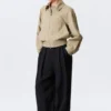 Asymmetrische Anzughose mit weitem Bein – Schwarz Asymmetrische Anzughose mit weitem Bein – Schwarz