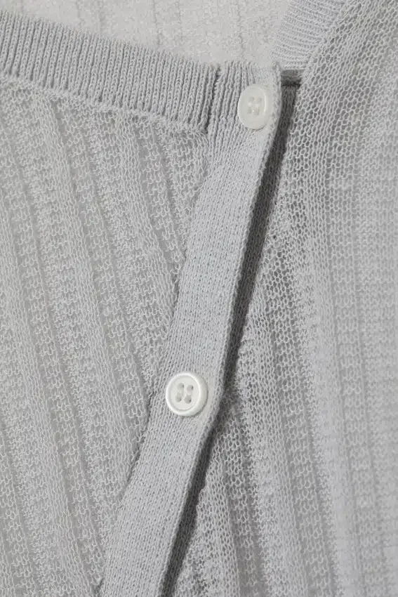 Asymmetrische Strickjacke aus Leinenmischung – Hellgrau Asymmetrische Strickjacke aus Leinenmischung – Hellgrau