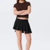 Asymmetrischer, plissierter Wickel-Minirock – Schwarz Asymmetrischer, plissierter Wickel-Minirock – Schwarz