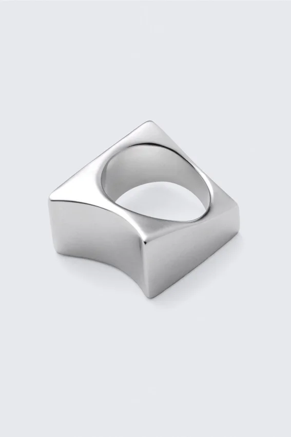 Asymmetrischer Ring aus Edelstahl – Silber Asymmetrischer Ring aus Edelstahl – Silber