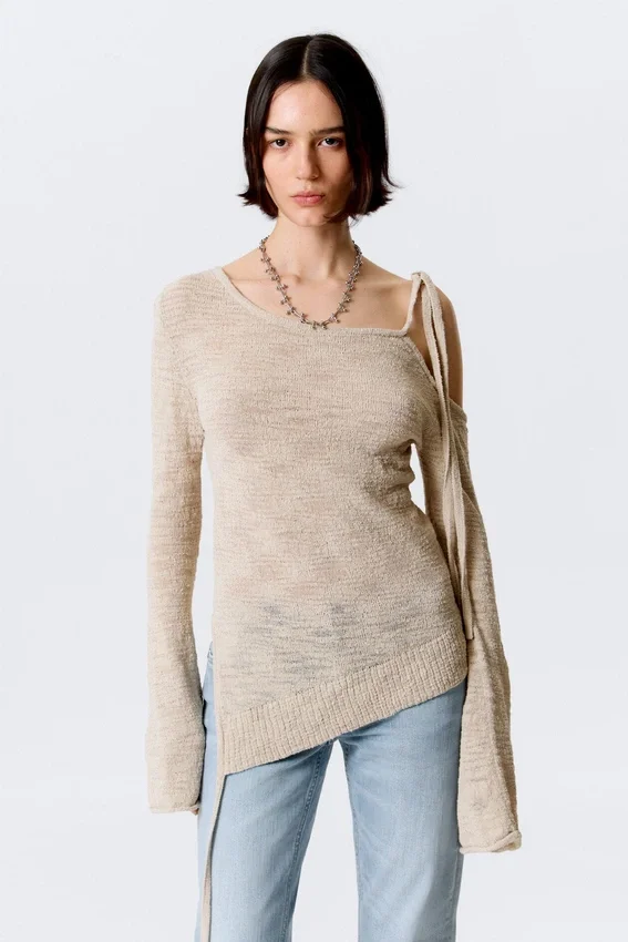 Asymmetrischer Strickpullover mit Bindeband an der Schulter – Hellbraun Asymmetrischer Strickpullover mit Bindeband an der Schulter – Hellbraun