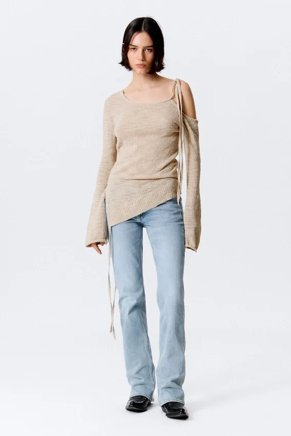 Asymmetrischer Strickpullover mit Bindeband an der Schulter – Hellbraun Asymmetrischer Strickpullover mit Bindeband an der Schulter – Hellbraun
