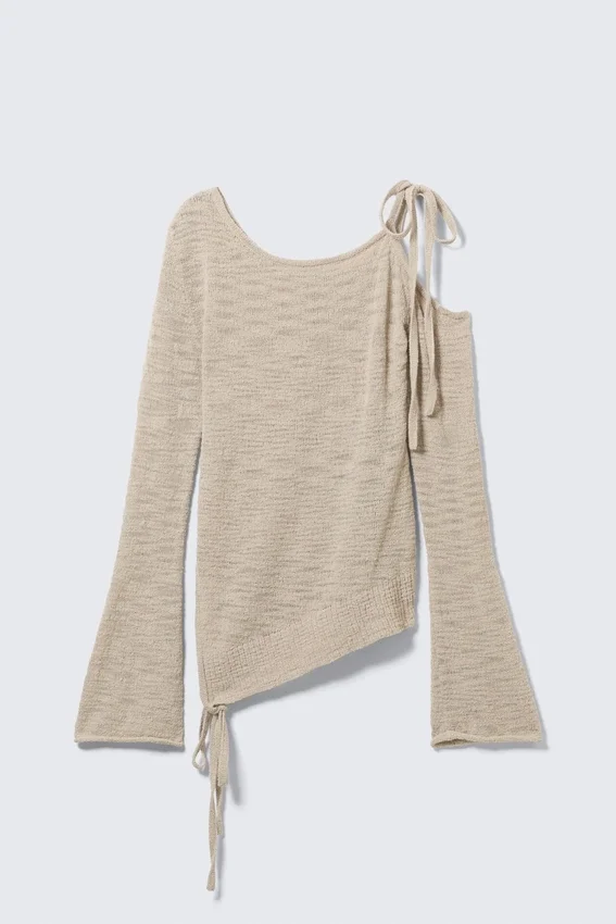 Asymmetrischer Strickpullover mit Bindeband an der Schulter – Hellbraun Asymmetrischer Strickpullover mit Bindeband an der Schulter – Hellbraun