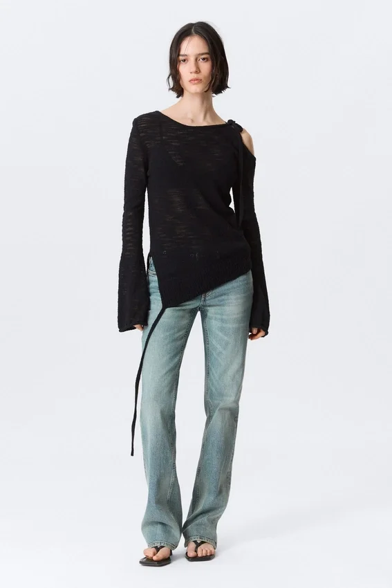 Asymmetrischer Strickpullover mit gebundenen Schultern – Schwarz Asymmetrischer Strickpullover mit gebundenen Schultern – Schwarz