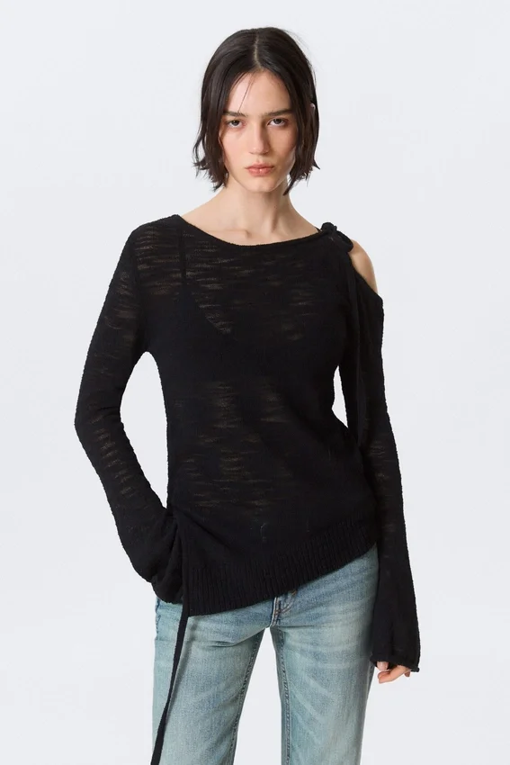 Asymmetrischer Strickpullover mit gebundenen Schultern – Schwarz Asymmetrischer Strickpullover mit gebundenen Schultern – Schwarz