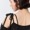 Asymmetrischer Strickpullover mit gebundenen Schultern – Schwarz Asymmetrischer Strickpullover mit gebundenen Schultern – Schwarz