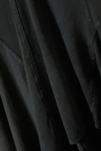Asymmetrisches Midi-Kleid in gewaschener Optik – Schwarz