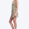 Asymmetrisches Slip-Kleid – Staubiges Khaki-Grün – Blume Asymmetrisches Slip-Kleid – Staubiges Khaki-Grün – Blume