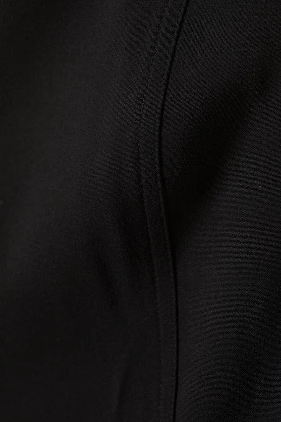 Asymmetrisches, tailliertes One-Shoulder-Top – Schwarz Asymmetrisches, tailliertes One-Shoulder-Top – Schwarz