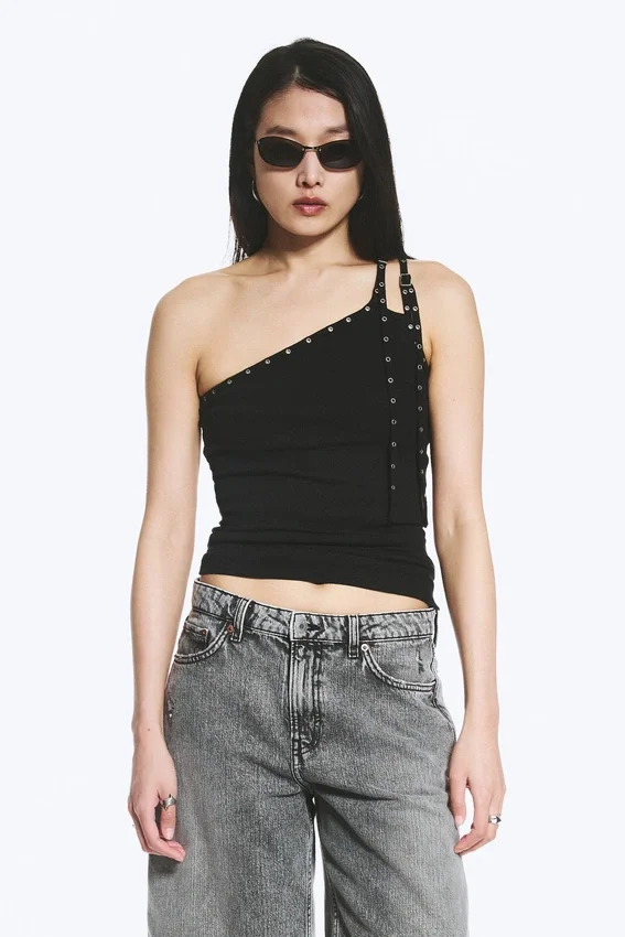 Asymmetrisches Tanktop mit Ösenverzierung – Schwarz Asymmetrisches Tanktop mit Ösenverzierung – Schwarz