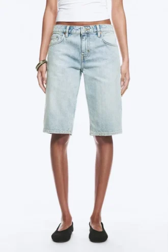Atom Low-Rise-Jeansshorts in regulärer Länge – Dream Blue – Hellblau Atom Low-Rise-Jeansshorts in regulärer Länge – Dream Blue – Hellblau