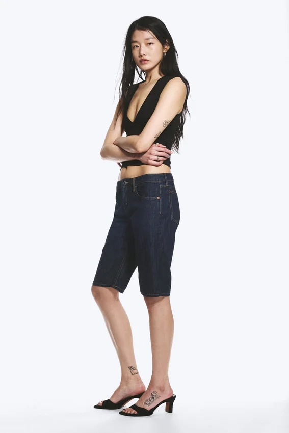 Atom Low Rise Regular Knee-Length Denim Shorts – Blue Rinse – Dunkelblau Atom Low Rise Regular Knee-Length Denim Shorts – Blue Rinse – Dunkelblau