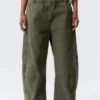 Baggy-Hose aus gewaschenem Canvas mit niedriger Leibhöhe – gewaschenes Dunkelkhaki Baggy-Hose aus gewaschenem Canvas mit niedriger Leibhöhe – gewaschenes Dunkelkhaki