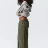 Baggy-Hose aus gewaschenem Canvas mit niedriger Leibhöhe – gewaschenes Dunkelkhaki Baggy-Hose aus gewaschenem Canvas mit niedriger Leibhöhe – gewaschenes Dunkelkhaki