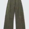 Baggy-Hose aus gewaschenem Canvas mit niedriger Leibhöhe – gewaschenes Dunkelkhaki Baggy-Hose aus gewaschenem Canvas mit niedriger Leibhöhe – gewaschenes Dunkelkhaki