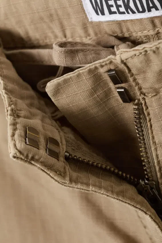 Baggy-Hose mit niedriger Leibhöhe aus Ripstop – Beige Baggy-Hose mit niedriger Leibhöhe aus Ripstop – Beige