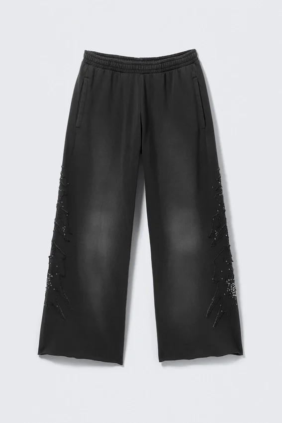 Baggy-Jogginghose mit mittlerer Leibhöhe und Nieten – Schwarz mit Print Baggy-Jogginghose mit mittlerer Leibhöhe und Nieten – Schwarz mit Print
