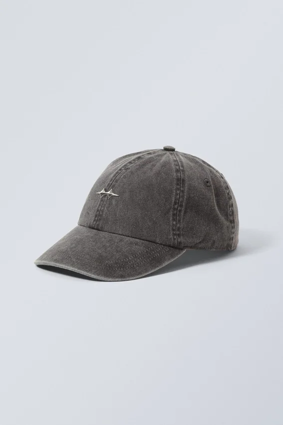 Baseballkappe mit Metalldetail – gewaschen, dunkelgrau Baseballkappe mit Metalldetail – gewaschen, dunkelgrau