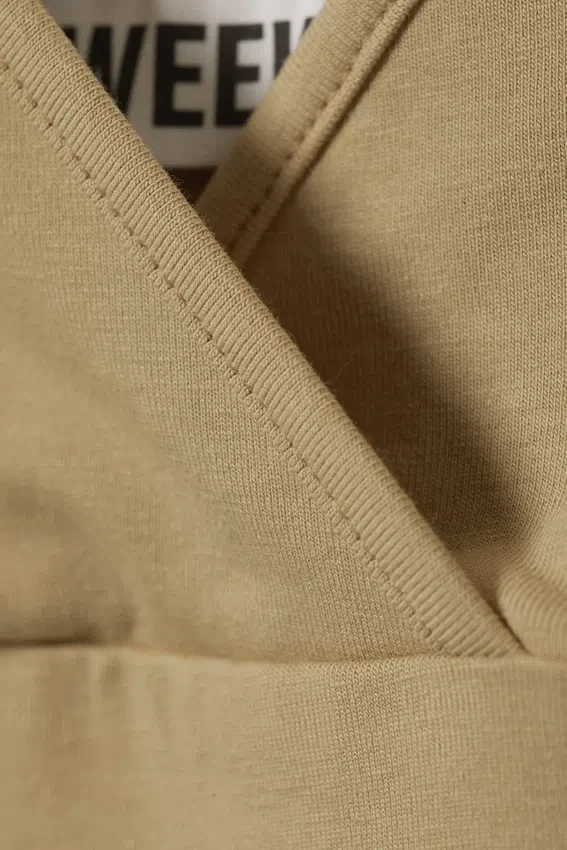 Baumwoll-Tanktop mit V-Ausschnitt – Beige Baumwoll-Tanktop mit V-Ausschnitt – Beige