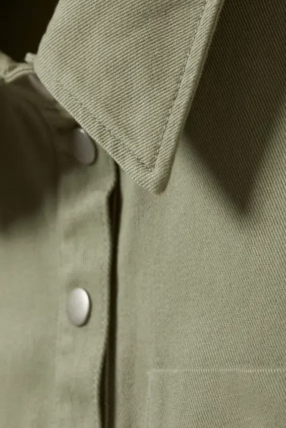 Baumwoll-Twill-Hemd mit Flügelärmeln – Khaki-Grün Baumwoll-Twill-Hemd mit Flügelärmeln – Khaki-Grün