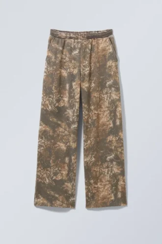 Bedruckte Jogginghose in lockerer Passform – Khaki – Woodland