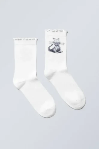 Bedruckte Socken mit Rüschen – Weiß – Katzenprint