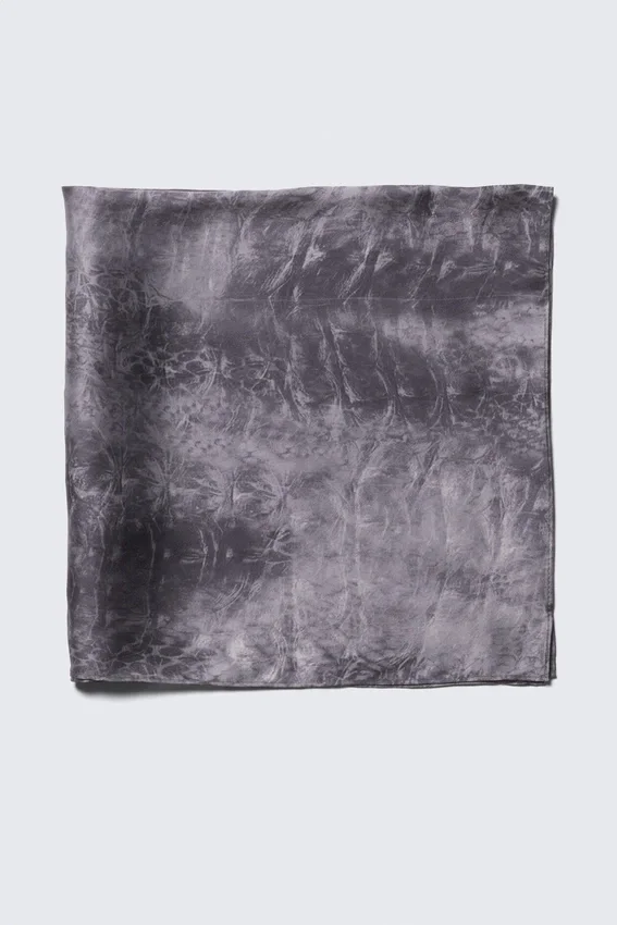 Bedruckter quadratischer Schal – Schwarz Bedruckter quadratischer Schal – Schwarz