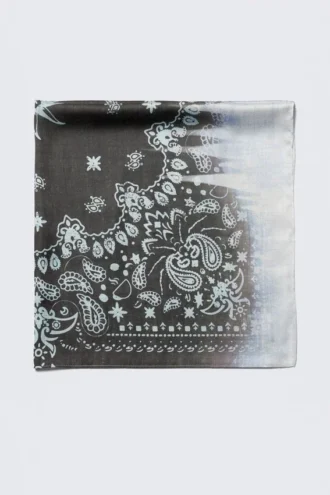 Bedruckter quadratischer Schal – Schwarz/Blau mit Paisley-Muster