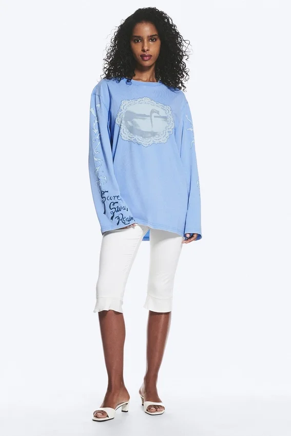 Bedrucktes Langarm-T-Shirt aus Baumwolle – Mittelblau – Swan Bedrucktes Langarm-T-Shirt aus Baumwolle – Mittelblau – Swan