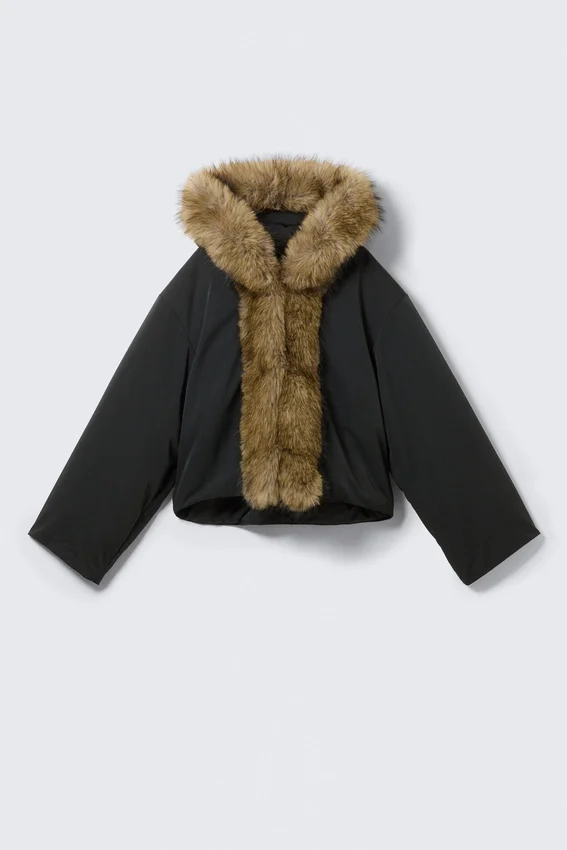 Übergroße Daunenjacke mit Kunstfell – Schwarz Übergroße Daunenjacke mit Kunstfell – Schwarz