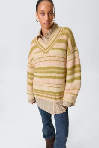 Übergroßer Strickpullover mit V-Ausschnitt – gestreift, gelb