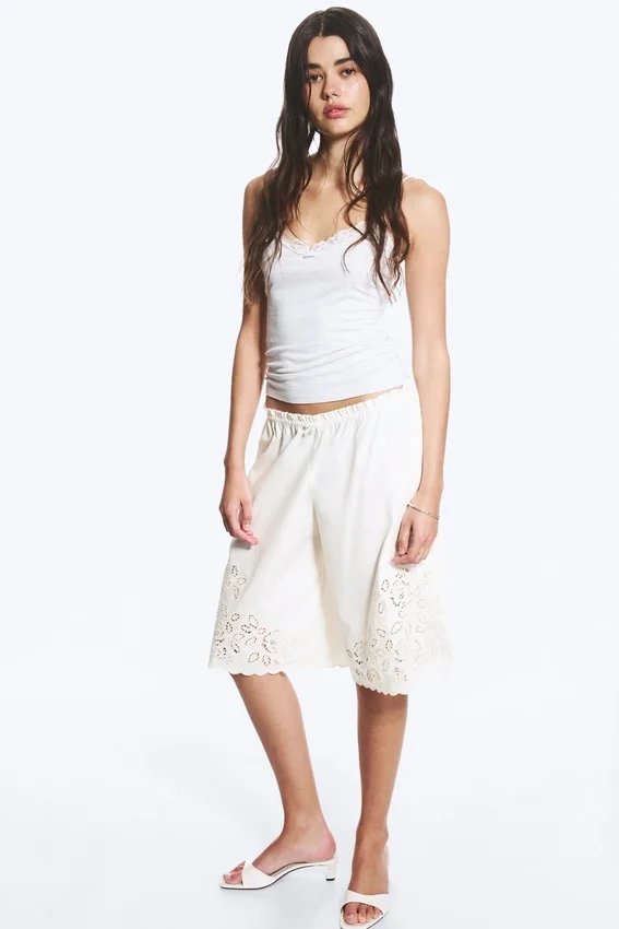 Bestickte knielange Baumwoll-Shorts – Weiß Bestickte knielange Baumwoll-Shorts – Weiß