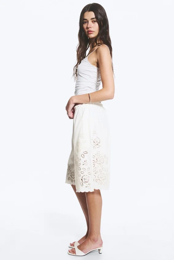 Bestickte knielange Baumwoll-Shorts – Weiß Bestickte knielange Baumwoll-Shorts – Weiß