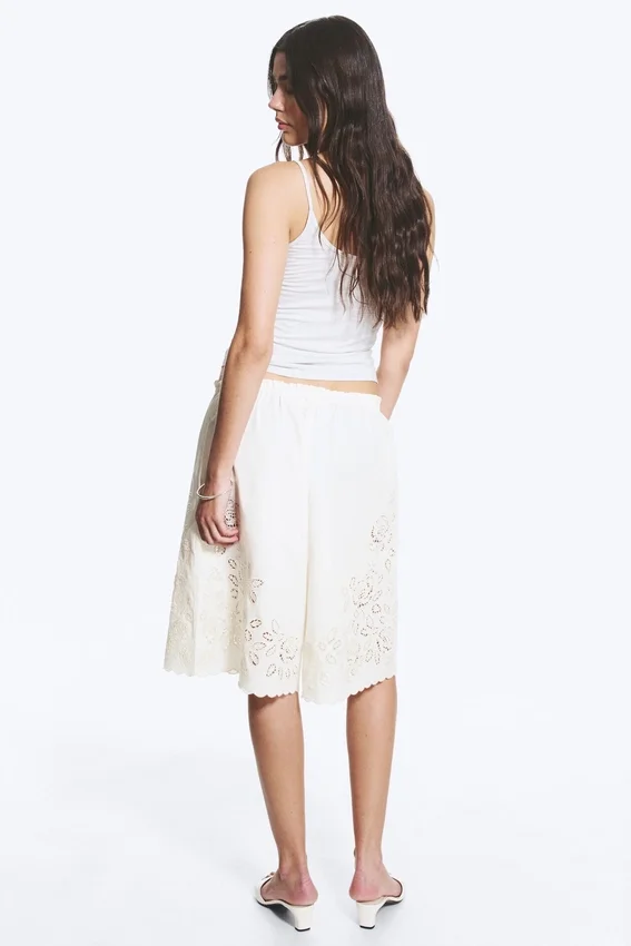 Bestickte knielange Baumwoll-Shorts – Weiß Bestickte knielange Baumwoll-Shorts – Weiß