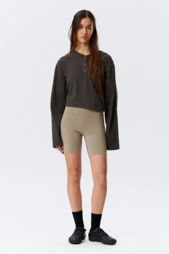 Biker-Shorts mit mittlerer Leibhöhe – Greige Biker-Shorts mit mittlerer Leibhöhe – Greige